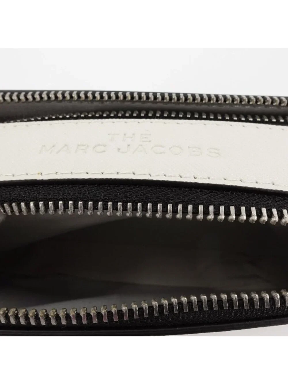Marc Jacobs x Peanuts Snoopy The Snapshot Logo Plaque Crossbody Bag White OS - Picture 13 of 14